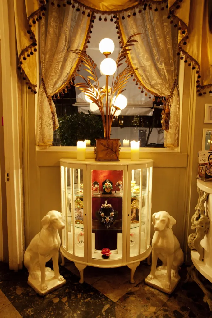 Beach Blanket Babylon — commercial and interiors photograph in London, UK, frame 44 of 44.